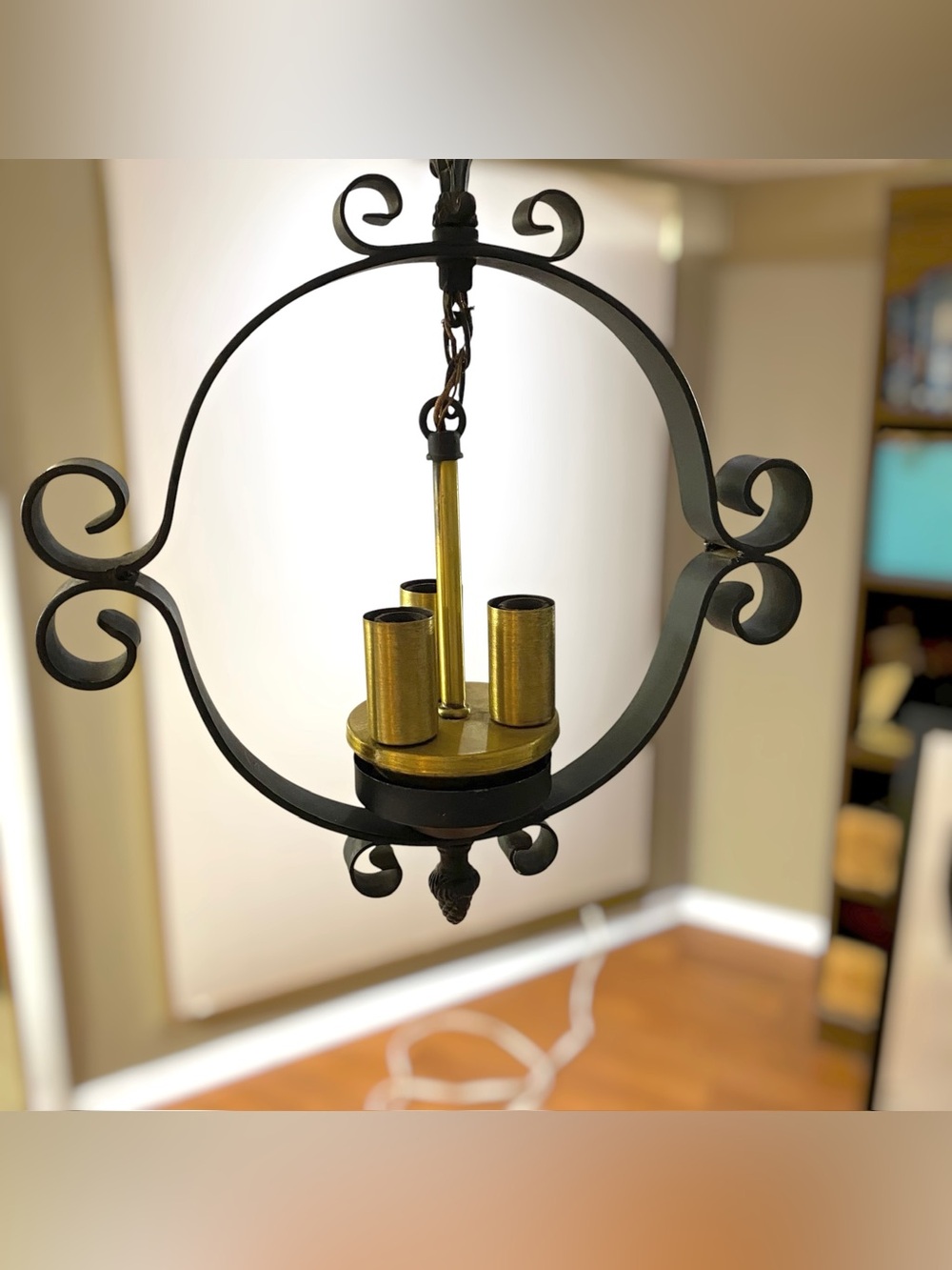 Vintage Amber Wrought Iron Hanging 3 Bulb Ceiling Light Crackle Glass MCM - Picture 8 of 9
